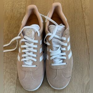 Cream and White Adidas Gazelle W 7.5